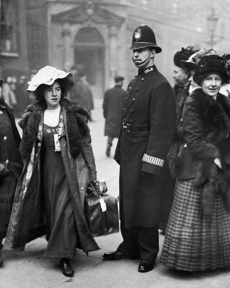Mabel Capper FileSuffragette Mabel Capper Bow Street arrest 1912jpg Wikimedia