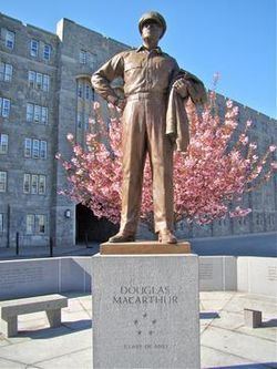 MacArthur Monument (West Point) httpsuploadwikimediaorgwikipediaenthumb7