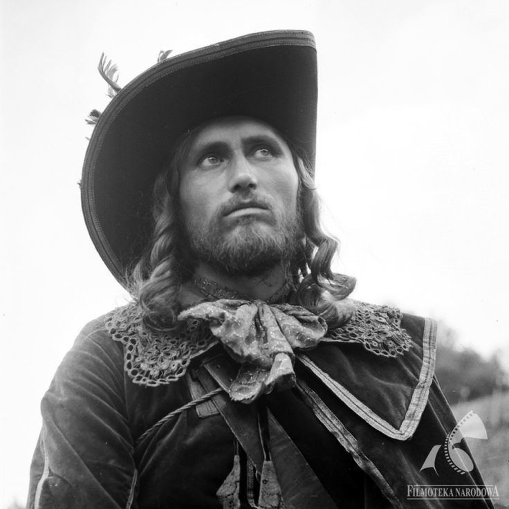 Maciej Rayzacher Maciej Rayzacher jako kapitan Knothe w serialu quotCzarne chmuryquot 1973