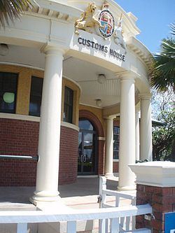Mackay Customs House httpsuploadwikimediaorgwikipediacommonsthu