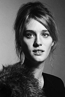 Mackenzie Davis iamediaimdbcomimagesMMV5BMTY3MTk2MDM4NF5BMl5