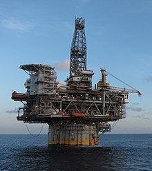 Mad Dog Oil Field httpsuploadwikimediaorgwikipediacommonsthu