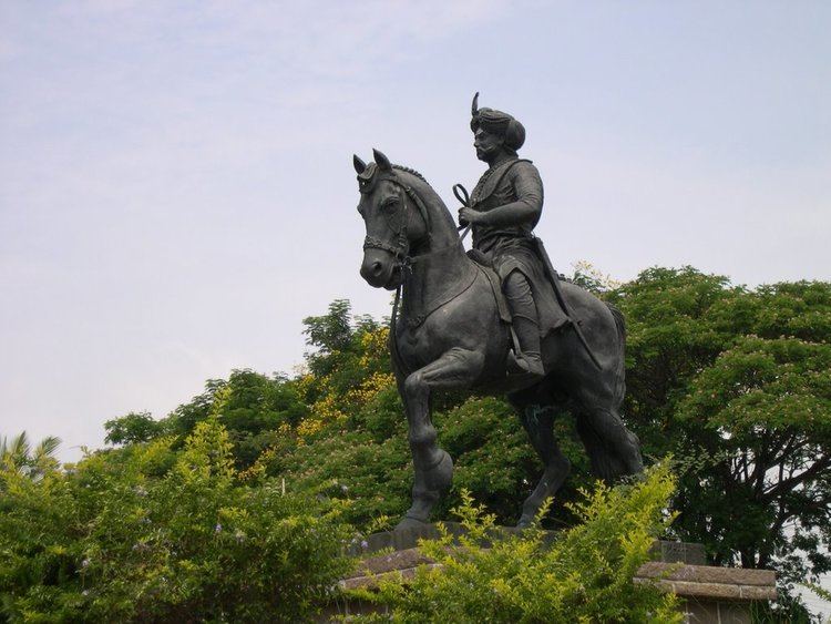Madakari Nayaka Panoramio Photo of Statue of Veera Madakari Nayaka V