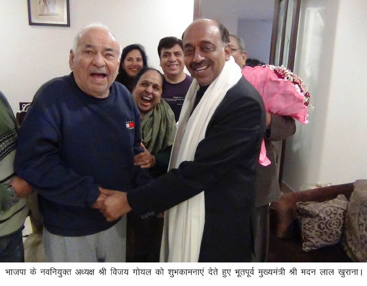 Madan Lal Khurana BJP Delhi State Vijay Goel meets Madan Lal Khurana at his house and