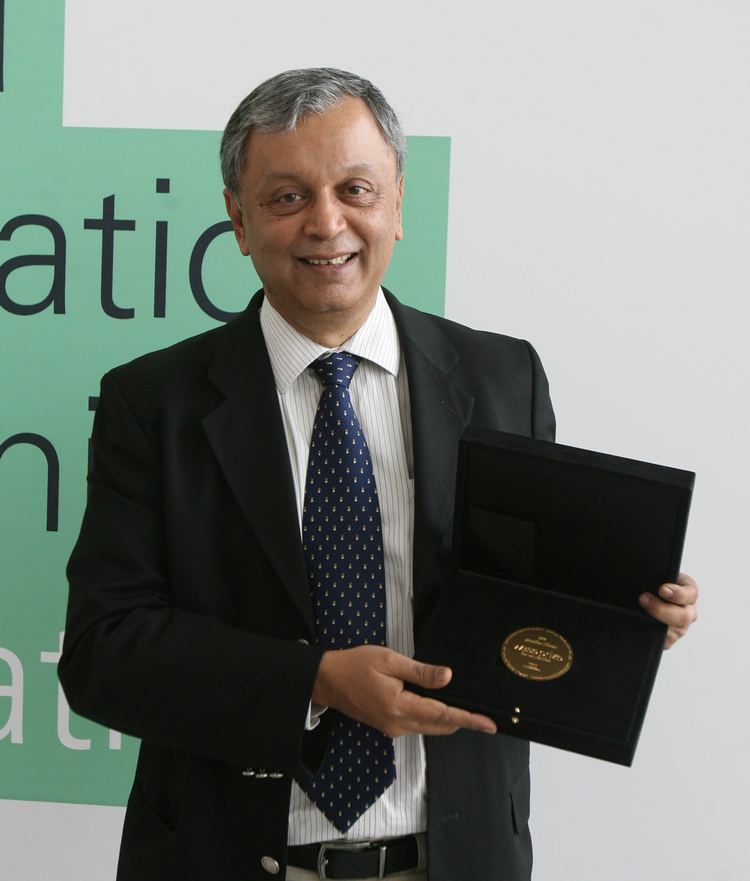 Madhav Chavan Indian Education Activist rewarded 500000 in Doha