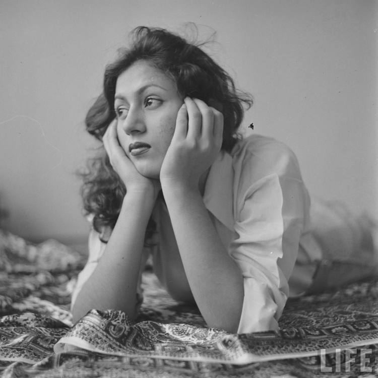 Madhubala HindiMovieActressMadhubalainherRoomPhotographedbyJamesBurkeforLifeMagazine19519jpg2511c7