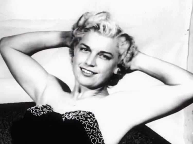 Mae Young Wrestling Fans Mourn Mae Young 90 A Pioneer Of The Ring Vermont