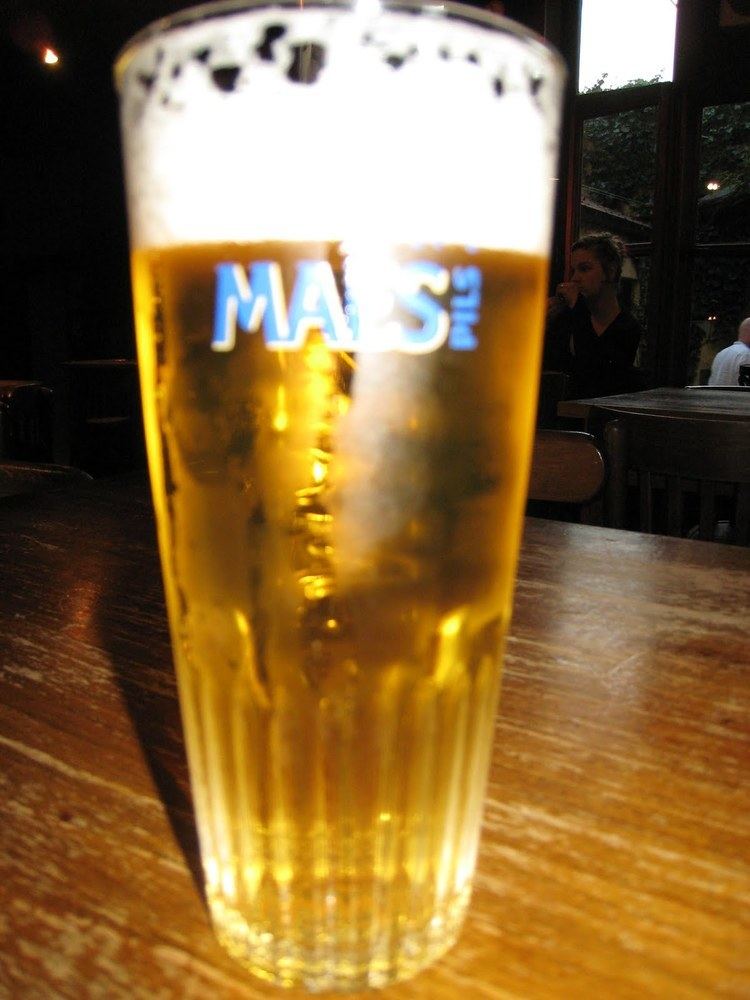 Maes pils NonSnob Beer Reviews Maes Pils and Jupiler