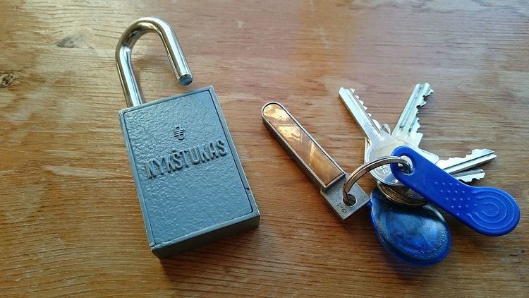 Magnetic keyed lock