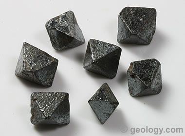 Magnetite Magnetite amp Lodestone Mineral Photos Uses Properties