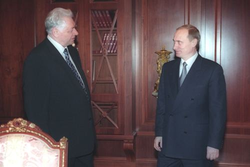 Magomedali Magomedov FileVladimir Putin with Magomedali Magomedov1jpg Wikimedia Commons