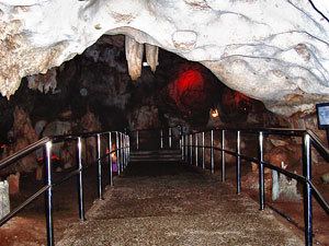 Maharani cave wwweastjavacomtourismlamonganimagesmaharanijpg