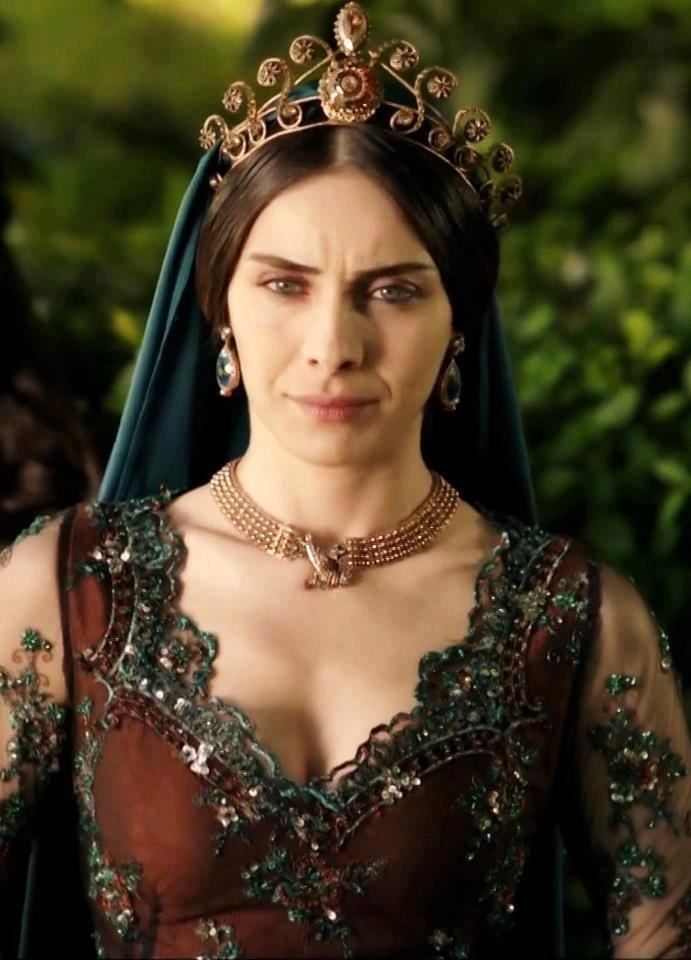 Meryem Uzerli as Mahidevran in a Turkish series "Muhtesem Yuzyi"