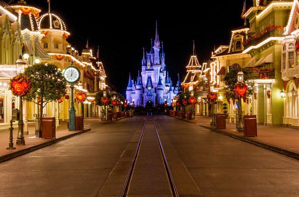 Main Street, U.S.A. Main Street USA Comparison Disney Tourist Blog