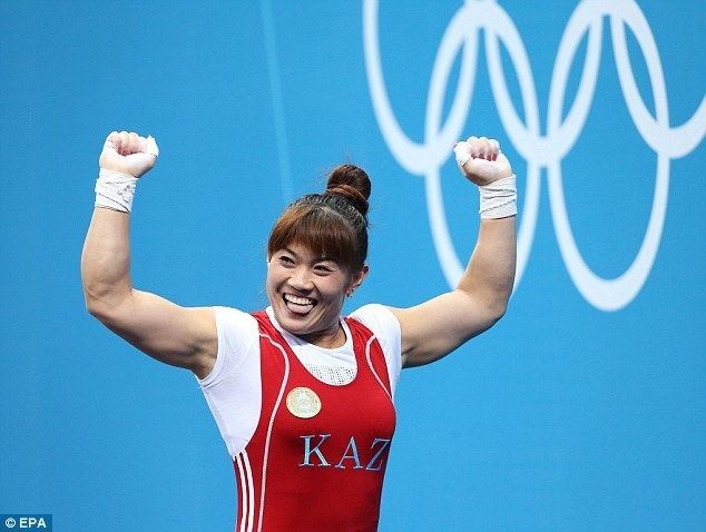 Maiya Maneza London 2012 Olympics weightlifting Maiya Maneza wins