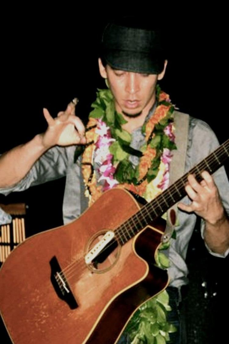 Makana (musician) Makana Makana Kauai Solo Artist Musician SlackKey Hawaiian