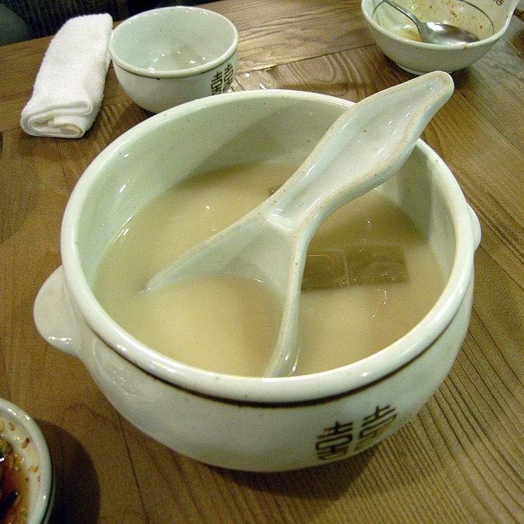 Makgeolli httpsuploadwikimediaorgwikipediacommons77