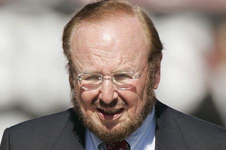 Malcolm Glazer Malcolm Glazer dies Manchester United fans rejoice at death of