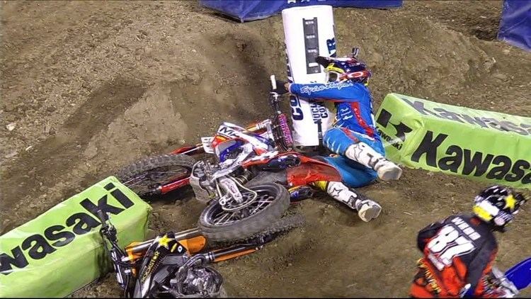 Malcolm Stewart (Supercross) Malcolm Stewart Wrecks Jason Anderson Anaheim III 2014