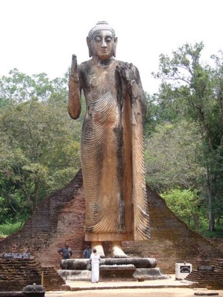 Maligawila Buddha statue httpslankacomwpcontentgallerymaligawilabu