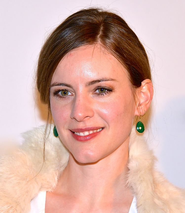 Malin Crépin wearing emerald earrings