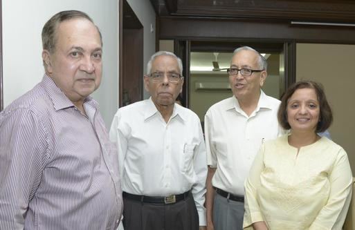 Malini Parthasarathy West Bengal Governor M K Narayanan visits The Hindu