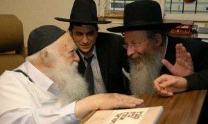 Malkiel Kotler Lakewood Rosh Yeshiva Visits Gedolei Torah in Bnei Brak Yeshiva