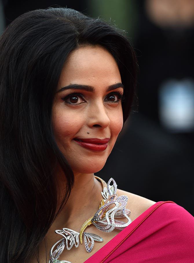 Mallika Sherawat PIX Mallika Sherawat arrives in Cannes Rediffcom Movies
