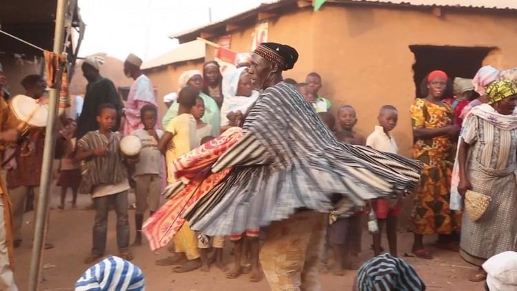 Mamprusi people Mamprusi man dancing at funeral in smock YouTube
