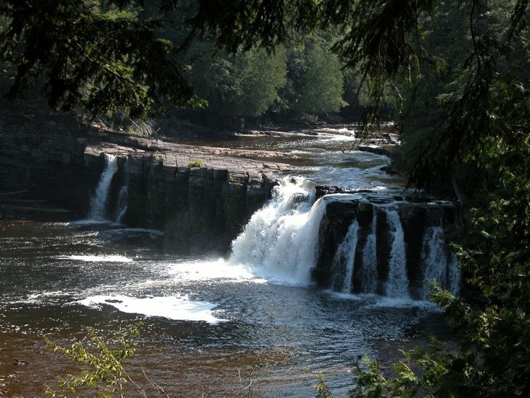 Manabezho Falls wwwgowaterfallingcomwaterfallsimagesfullmim