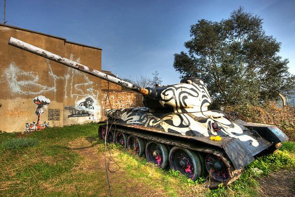 Mandela Way T-34 Tank assetsatlasobscuracommediaW1siZiIsInVwbG9hZHMv