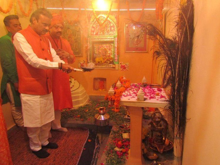 Gautam Shah on Twitter: "It was bliss to offer prayer and took blessings at legendary  saint Maneknath Baba temple in Manekchowk #Khadia on occasion of  #AhmedabadFoundationDay celebration. #WorldHeritageCity  #HappyBirthdayAhmedabad t.co ...