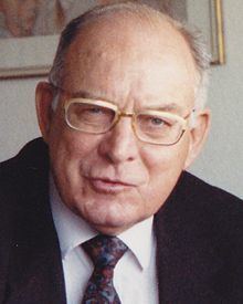 Manfred R. Schroeder httpsuploadwikimediaorgwikipediacommonsthu
