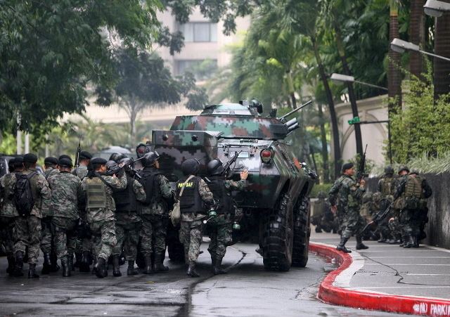 Manila Peninsula siege LOOKING BACK Binay and the 2007 Manila Pen siege
