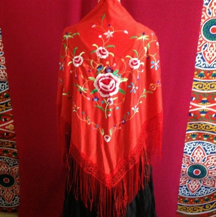 Manila shawl sssss ssssssss sss ssssss Spanish style Manila shawl red 1899