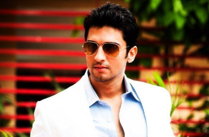 Manish Raisinghan I am not a person who loves taking gifts on the contrary