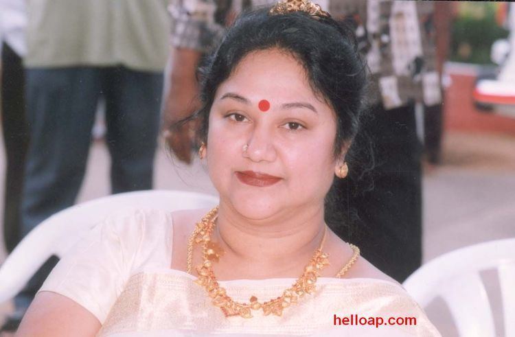 Manjula Vijayakumar Actress Manjula Childhood Photos and with Vijayakumar Hello AP and