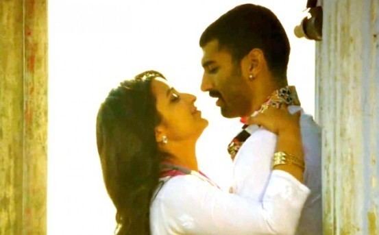 Mannat movie scenes Parineeti Chopra and Aditya Roy Kapoor Romance in Daawat e Ishq Movie Song 