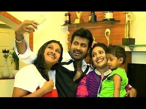 Manoj K. Jayan Manoj K Jayan with Wife Daughter Son YouTube