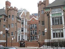 Manor House (Chicago) httpsuploadwikimediaorgwikipediacommonsthu