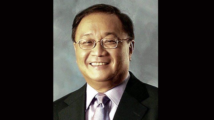 Manuel V. Pangilinan Manny Pangilinan visits Dolphy Inquirer Entertainment