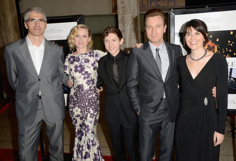 María Belón and Enrique Alvarez with the actors, Naomi Watts, Ewan McGregor, and Tom Holland who portrayed their life in the movie "The Impossible"