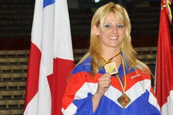 María Dimitrova Mara Dimitrova gana oro en el Abierto de Karate de Holanda
