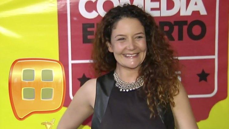 María Rebeca Mara Rebeca llega con escotazo a alfombra roja YouTube