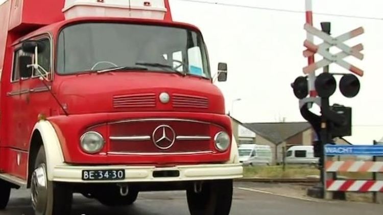 Marc Lotz Marc Lotz met oude brandweerwagen op wereldreis 1Limburg Nieuws