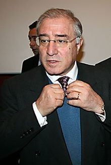 Marcello Dell'Utri httpsuploadwikimediaorgwikipediacommonsthu