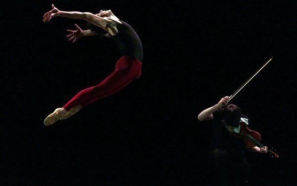 Marcelo Gomes (dancer) Marcelo Gomes Joins Cisne Negro at the Joyce Review