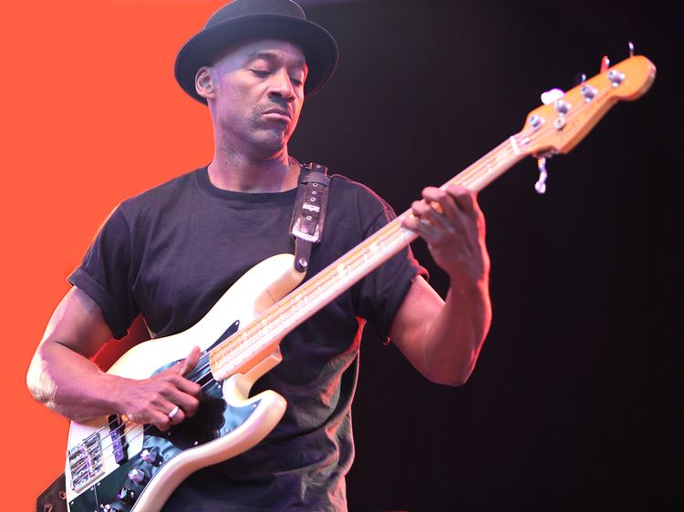 Marcus Miller httpsuploadwikimediaorgwikipediacommons11