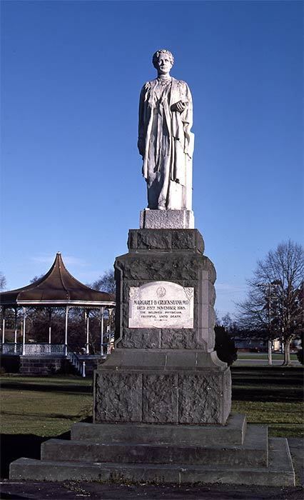 Margaret Cruickshank Statue of Margaret Cruickshank Waimate Memorials and monuments