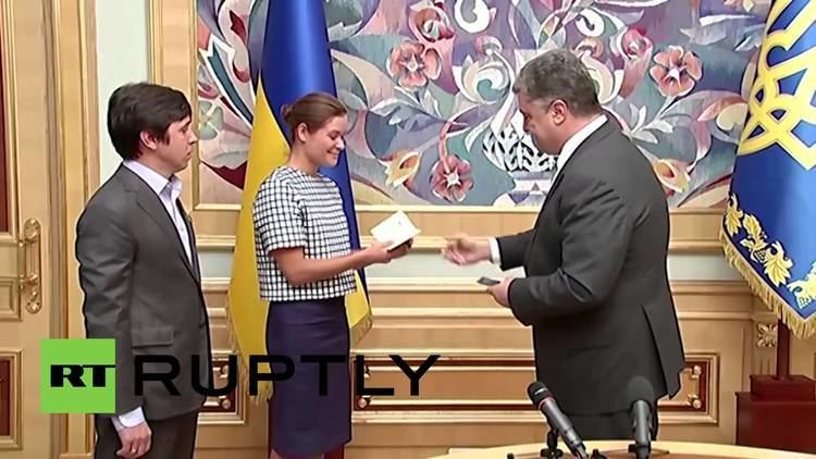 Maria Gaidar Ukraine Poroshenko gives Russian politician Maria Gaidar national